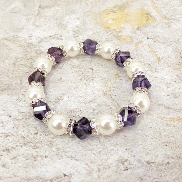 Purple glass and pearl bead stretch bracelet with crystals. Fashion bracelet - Picture 8 of 8